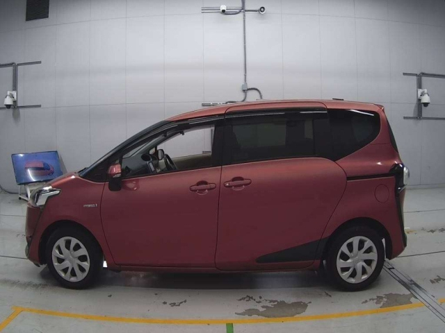 TOYOTA SIENTA 2016