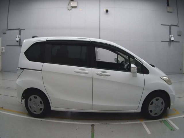 HONDA FREED 2013