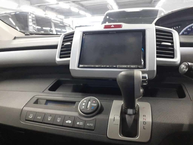 HONDA FREED 2013