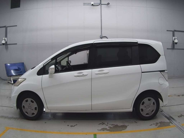 HONDA FREED 2013