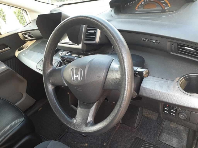 HONDA FREED 2010
