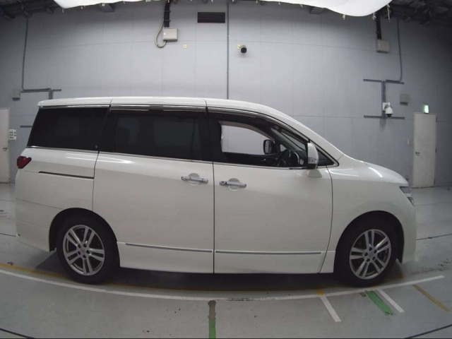 NISSAN ELGRAND 2010