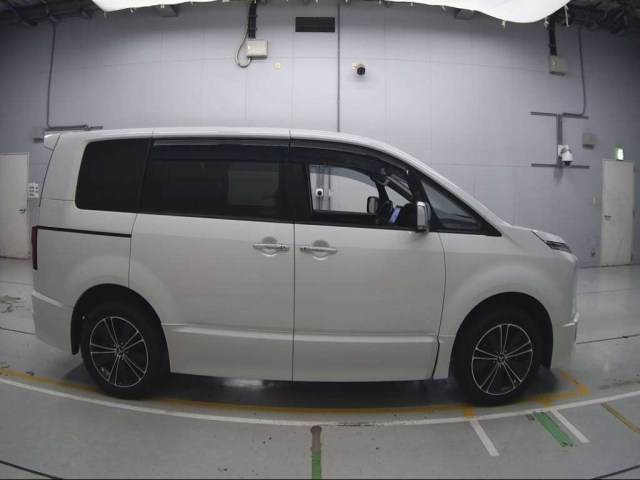 MITSUBISHI DELICA D5 2019