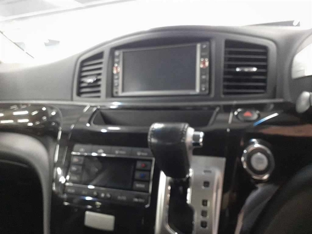 NISSAN ELGRAND 2010