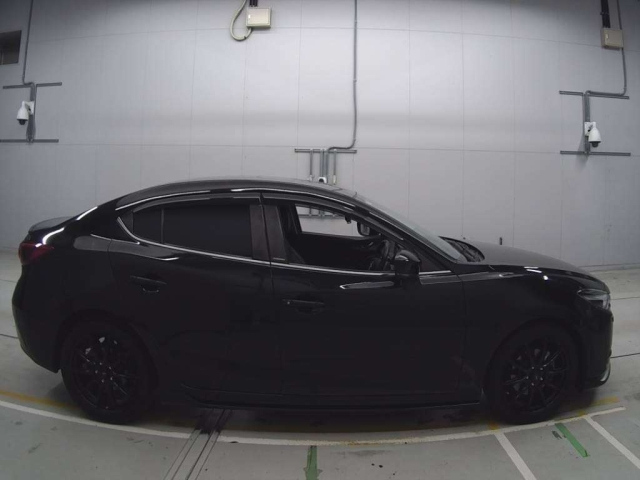 MAZDA AXELA 2016