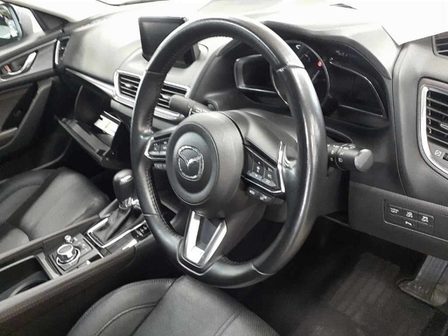 MAZDA AXELA 2016