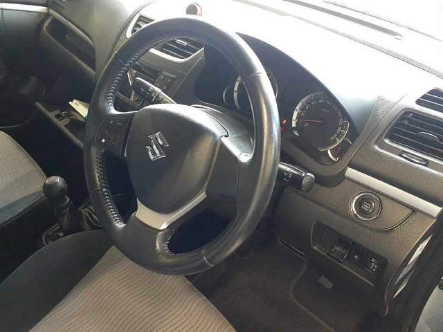 SUZUKI SWIFT 2012
