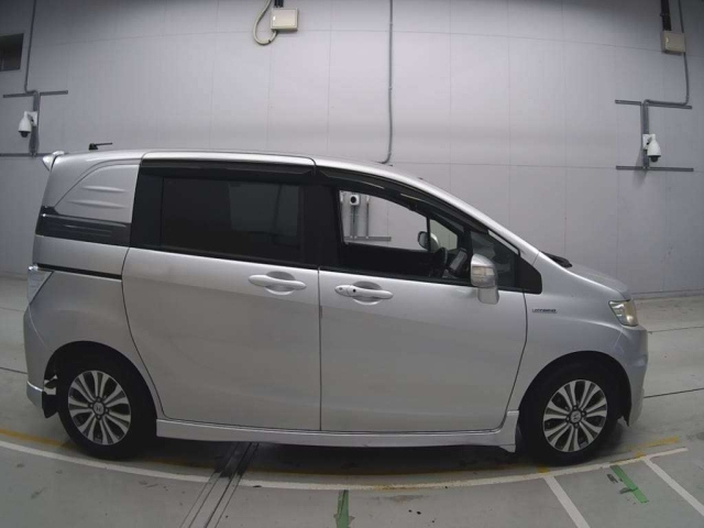 HONDA FREED 2013