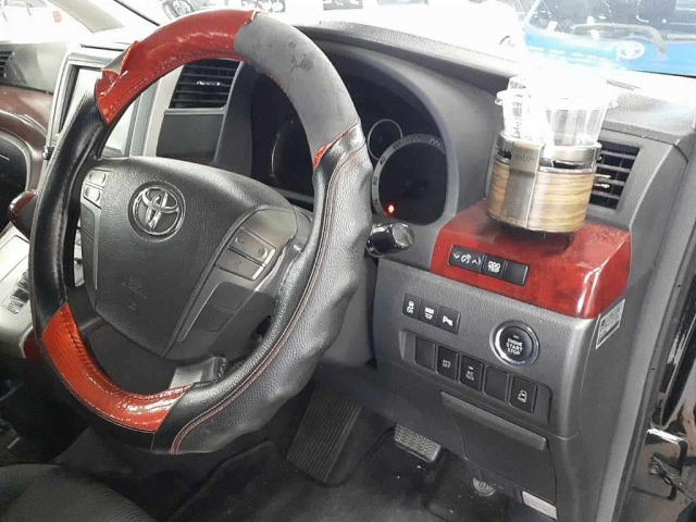 TOYOTA VELLFIRE 2009