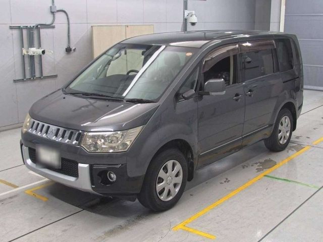 MITSUBISHI DELICA D5 2013