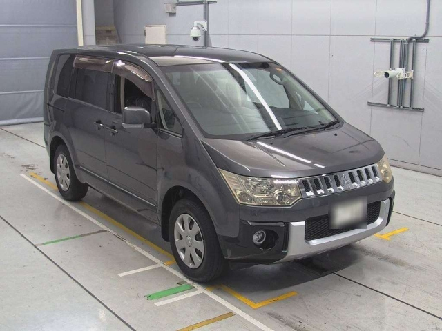 MITSUBISHI DELICA D5 2013
