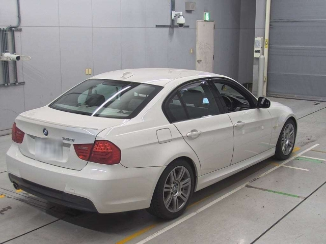 BMW 3 SERIES 2011