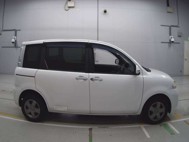 TOYOTA SIENTA 2013