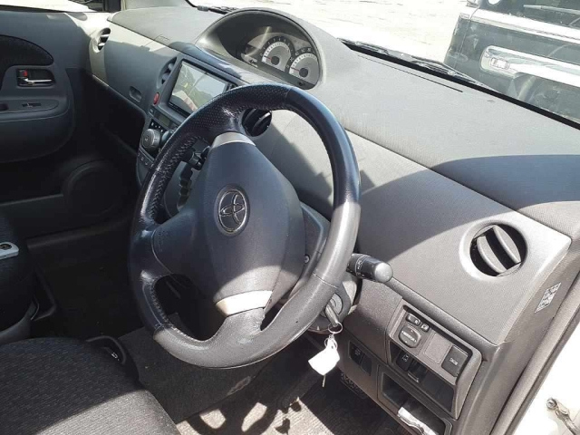 TOYOTA SIENTA 2013