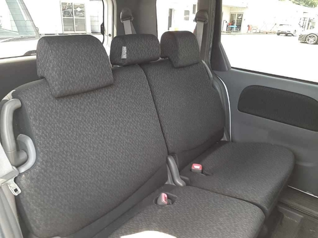 TOYOTA SIENTA 2013