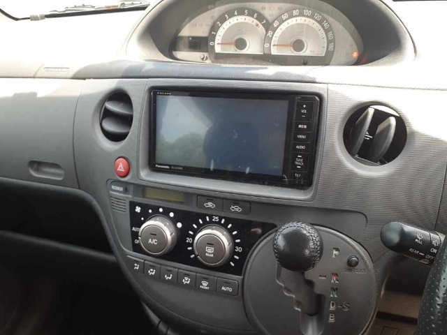 TOYOTA SIENTA 2013