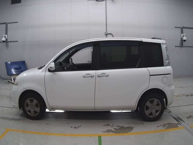 TOYOTA SIENTA 2013