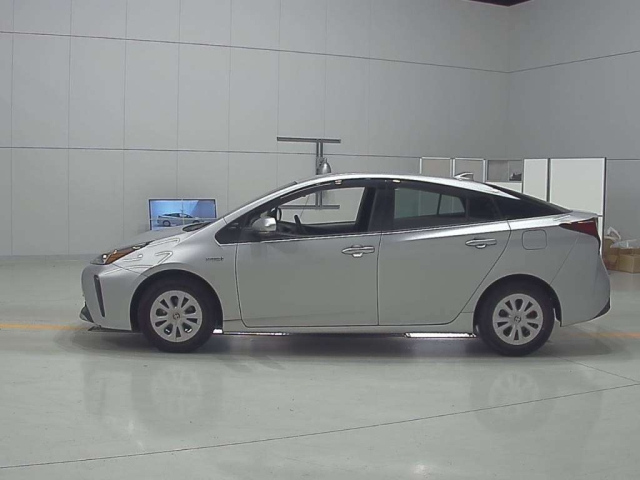 TOYOTA PRIUS 2019
