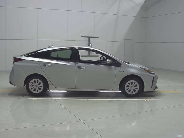 TOYOTA PRIUS 2019
