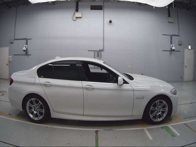 BMW 5 SERIES 2012