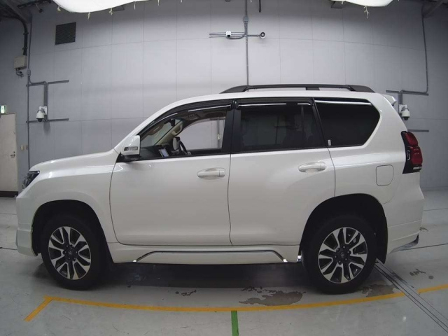 TOYOTA LAND CRUISER PRADO 2022