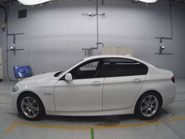 BMW 5 SERIES 2012