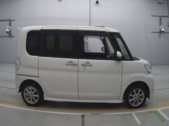 DAIHATSU TANTO 2018