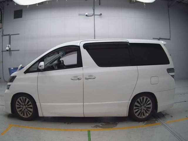 TOYOTA VELLFIRE 2013
