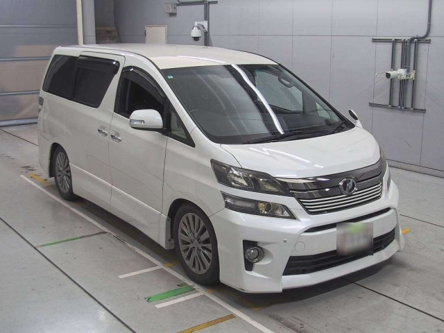 TOYOTA VELLFIRE 2013