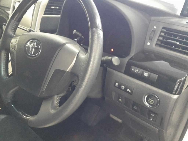 TOYOTA VELLFIRE 2013