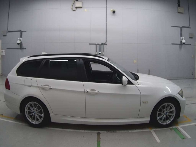 BMW 3 SERIES 2010