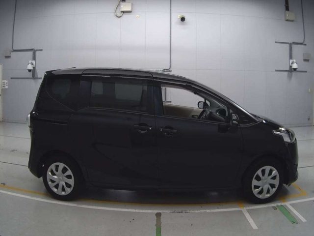 TOYOTA SIENTA 2016