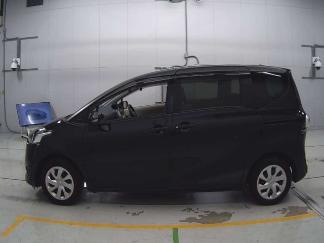 TOYOTA SIENTA 2016