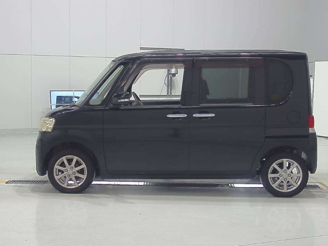 DAIHATSU TANTO 2010
