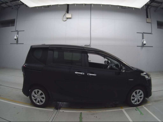 TOYOTA SIENTA 2016