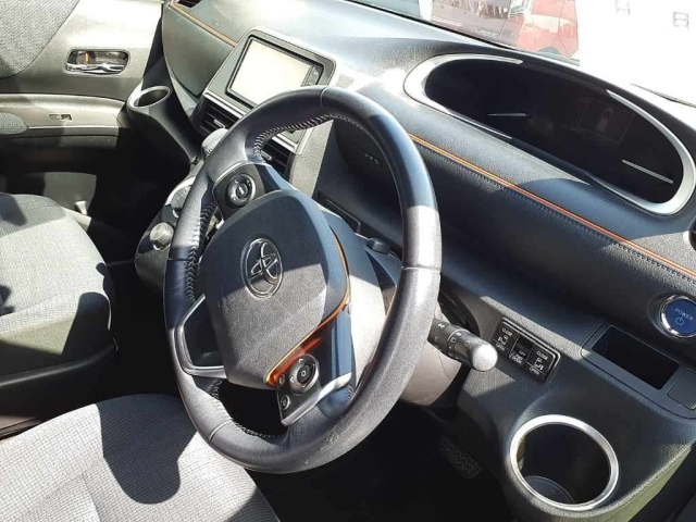 TOYOTA SIENTA 2016