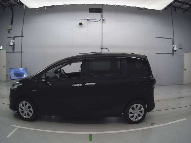 TOYOTA SIENTA 2016