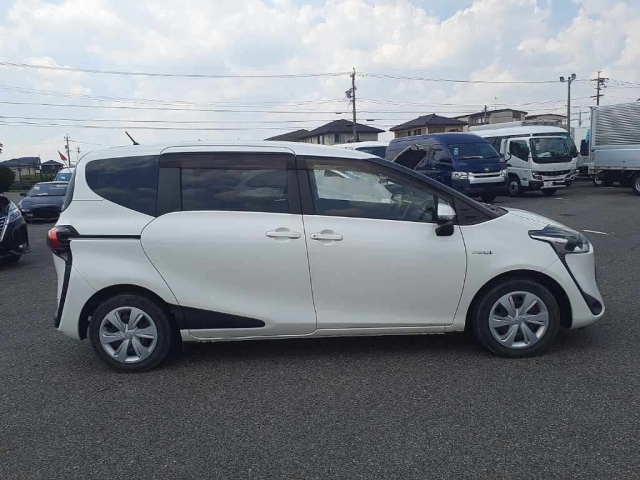 TOYOTA SIENTA 2018