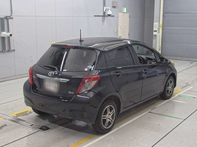 TOYOTA VITZ 2011