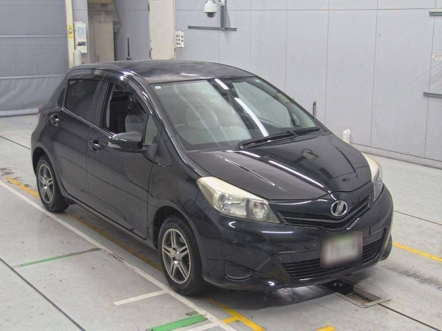 TOYOTA VITZ 2011