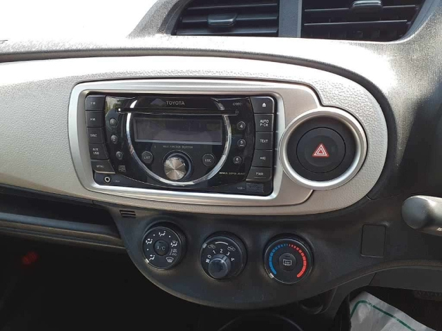 TOYOTA VITZ 2011