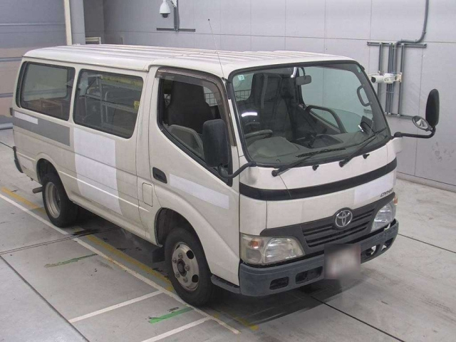 TOYOTA DYNA 2009