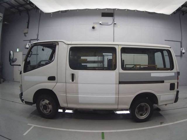 TOYOTA DYNA 2009