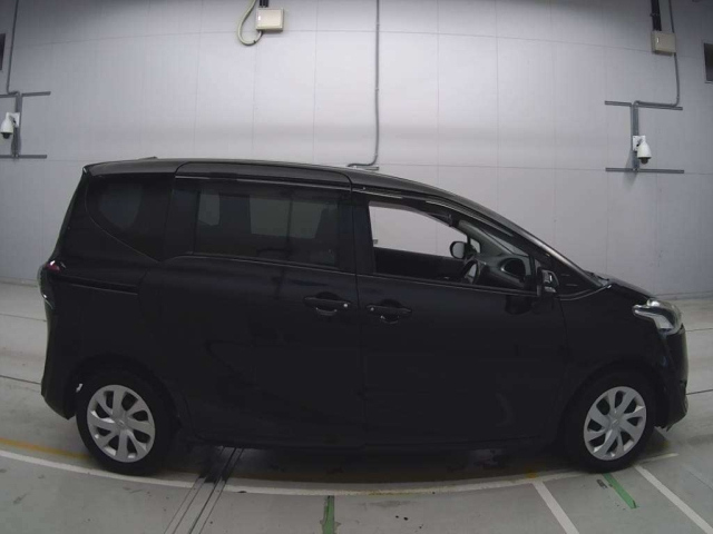 TOYOTA SIENTA 2017