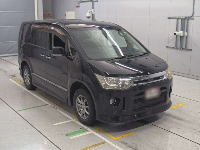 MITSUBISHI DELICA D5 2011