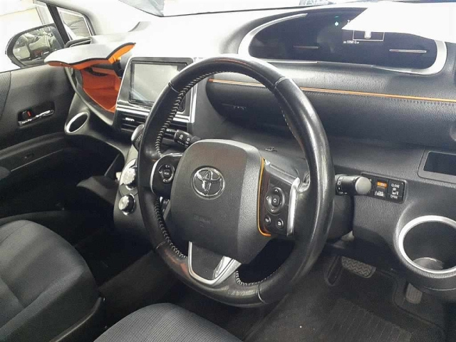 TOYOTA SIENTA 2017