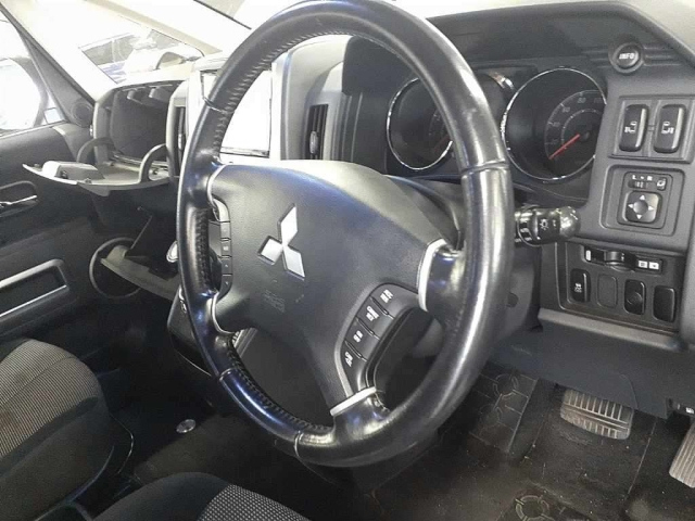 MITSUBISHI DELICA D5 2011