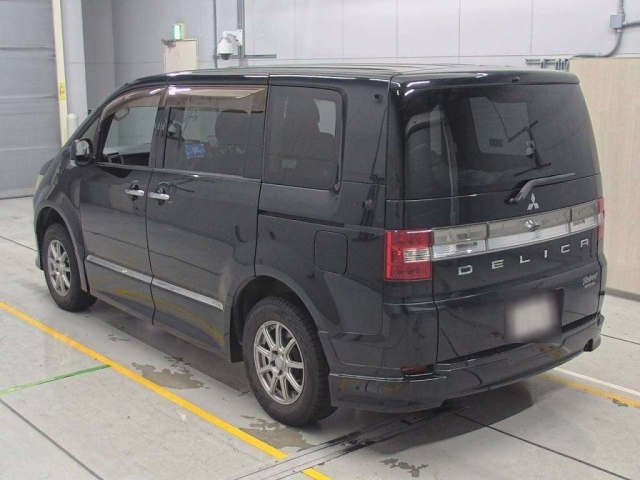 MITSUBISHI DELICA D5 2011