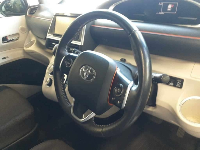 TOYOTA SIENTA 2018