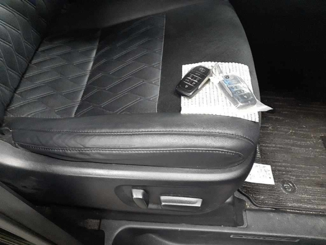 TOYOTA VELLFIRE 2017